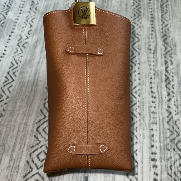 Louis Vuitton low key hobo PM - Picture 4 of 16